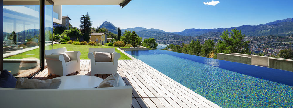 Modern,House,With,Pool,In,Exterior